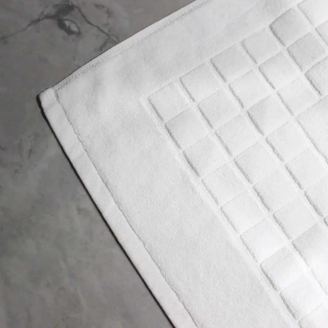 100% Egyptian Cotton Checkerboard Bath Mat